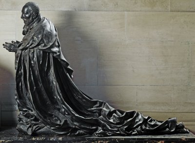 Rene de Birague bíboros imában (bronz szobor alkotó: Germain Pilon