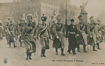 II. Vilmos német császár hat fiával. 1913-ban küldött képeslap. alkotó: German Photographer