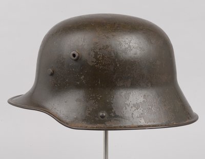 Német acélsisak vagy „Stahlhelm”, 1916 körül (sisak) alkotó: German School