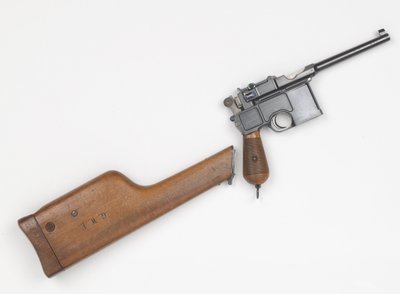 Mauser C96 7,63 mm-es pisztoly alkotó: German School