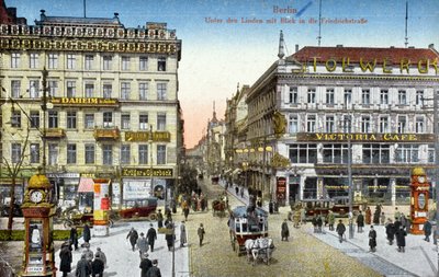 A berlini Unter den Linden és a Friedrichstrasse-t ábrázoló képeslap, 1910 körül (színes fotó) alkotó: German School
