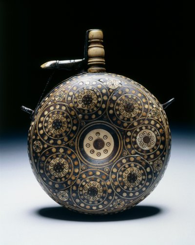 Poros lombik, 1620-50 körül (diószarvú, csont, sárgaréz és vas) alkotó: German School