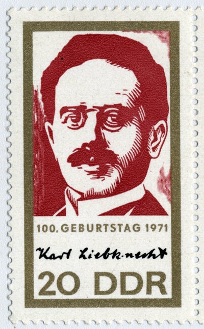Karl Liebknecht (1871-1919) német forradalmi kommunistát, a Spartakista mozgalom (Spartakism vagy Német Szociáldemokrata Párt) egyik alapítóját ábrázoló bélyeg. alkotó: German School