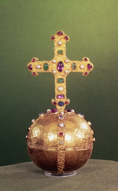 A Szent Római Császárok Császárgömbje, nyugatnémet, 12. század vége (arany fóliával borított gyantaszerű massza, gyöngyökkel díszítve) alkotó: German School