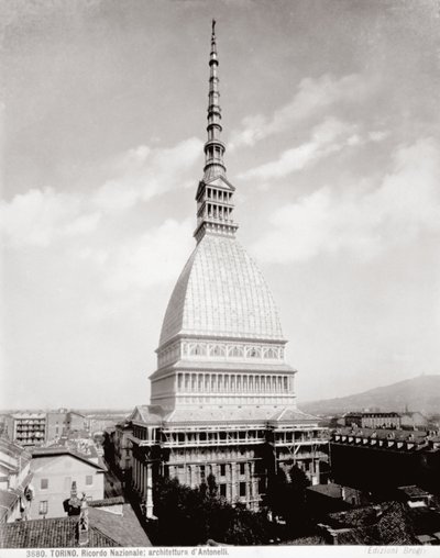 Kilátás az Antonellian Vakondra Torinóban, 1890 körül alkotó: Giacomo Brogi