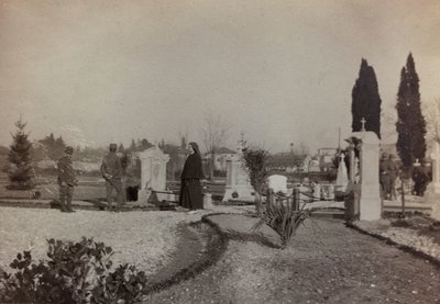 Album "Pictures of War II": katonák és Vöröskereszt látogatás a gradiscai temetőben (f/w fotó) alkotó: Gigliucci Gigliucci