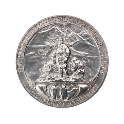 A Királyi Földrajzi Társaság érme: Scott Antarktiszi Expedíciója 1902-1904, 1904 körül (ezüst). alkotó: Gilbert Bayes