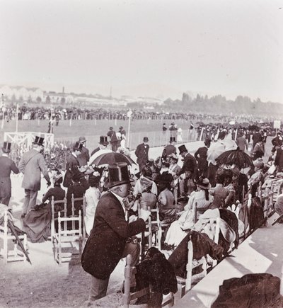 Nézők versenypálya a Cascine Parkban: Pralormo tábornok, Neri Corsini, Alberto Rignano, Gennaro Placci, Maud Ricci grófnő, Perkenstein grófnő. alkotó: Giorgio Enrico (attr.to) Levi