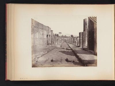 Kilátás a Strada della Abbondanza-ra Pompeiiben, Olaszországban Strada della Abbondanza. Pompeii (cím a tárgyon) alkotó: Giorgio Sommer (attributed to)