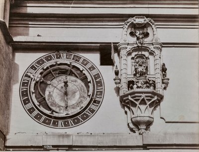 A berni óratorony kvadránsa, Kaspar Brunnen (1527-1530). A csillagászati óra mellett egy újságos, amely szobrocskákat tartalmaz, amelyeket maga az óra mechanizmusa kapcsol be négy perccel az óra elütése előtt alkotó: Giorgio Sommer