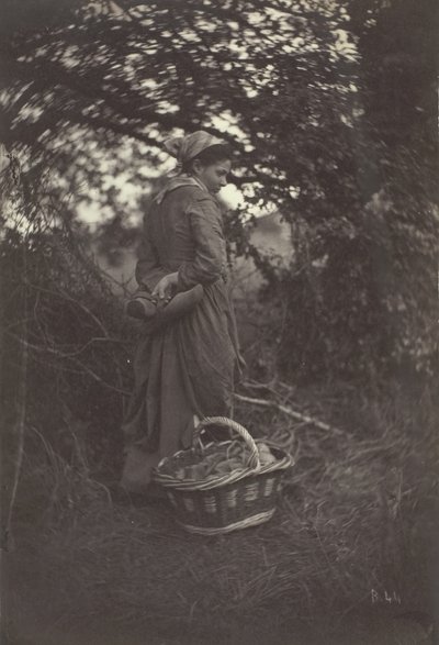 Nő áll kosárral a földön, 1870. alkotó: Giraudon