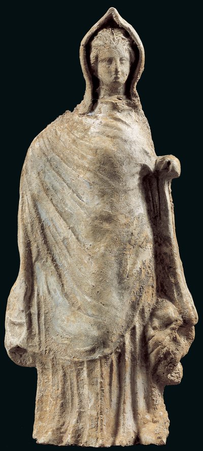 Kitont és a fejét fedő himációt viselő nő figurája, valószínűleg a kis-ázsiai Myrinából, ie 250-200 (agyag) alkotó: Greek