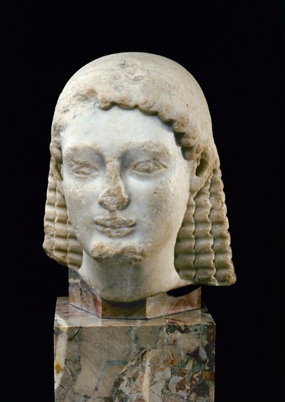 Kouros feje, Athénból, ie 510 körül (márvány) alkotó: Greek