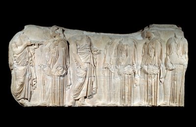Görög művészet: a Parthenon fríz töredéke: Nagy Panatheneusok ünnepének körmenete: felhatalmazók és ergasztinok. Klasszikus időszak. Párizs, Louvre Múzeum alkotó: Greek School