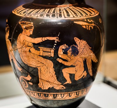 Attikai vörös figurás oenochoe (terrakotta) alkotó: Greek School