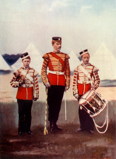 „Drum-Major and Drummers, Coldstream Guards”, 1900. alkotó: Gregory and Co