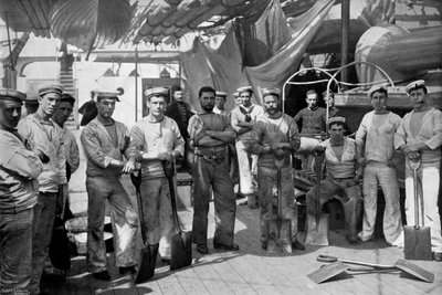 A HMS Camperdown csatahajó néhány stokerje, 1896. alkotó: Gregory and Co