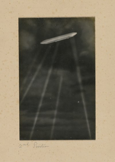 [Egy német léghajó lelövése London felett] alkotó: H. Scott Orr