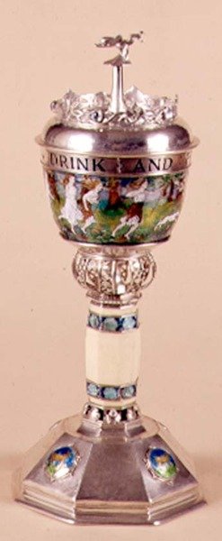 Szerető csésze és borító, alkalmazott dísz elefántcsont szárral, 1905-2009 körül (ezüst és zománc) alkotó: Harold Stabler