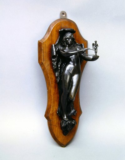 Ajtókopogtató (bronz) alkotó: Harry Bates