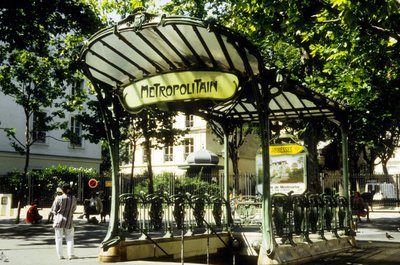 Abbesses metróállomás Párizsban, Franciaországban alkotó: Hector Guimard