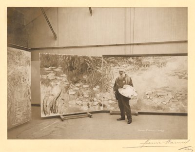 Claude Monet (1840-1926) „The Waterlilies” című festményei előtt, Givernyben található műtermében alkotó: Henri Manuel