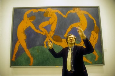 Róma, Quirinal Stables, 2000. Vittorio Sgarbi olasz műkritikus Henri Matisse "A tánc" című műve előtt az "Ermitázs száz remekműve" című kiállításon (fotó). alkotó: Henri Matisse