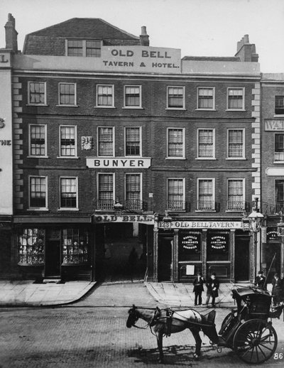 The Old Bell Inn, High Holborn, 1884 körül alkotó: Henry Dixon