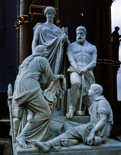 Manufaktúrák, szoborcsoport az Albert-emlékműből, 1876-ban elkészült (gránit) alkotó: Henry Weekes