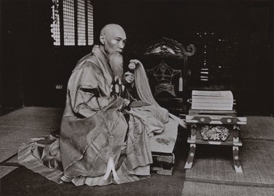 Egy buddhista apát (f/w fotó) alkotó: Herbert Ponting