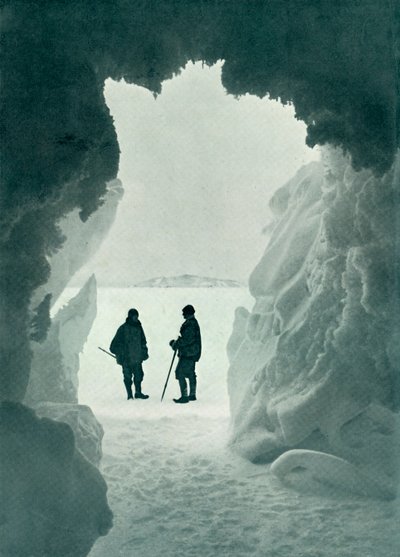 Jégbarlang – Sátorsziget a távolban Scott és Wright kapitány, c1911, 1913 alkotó: Herbert Ponting