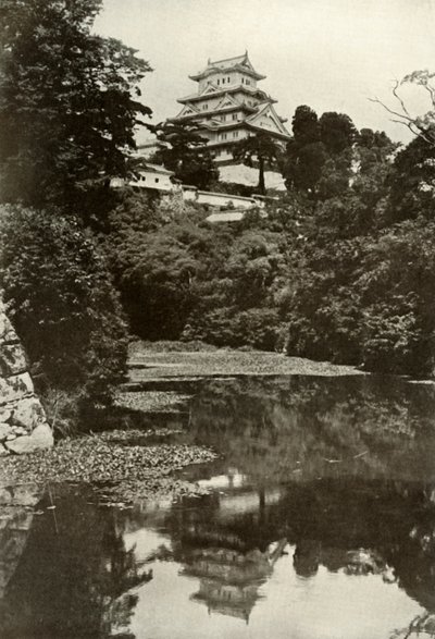 Egy régi feudális kastély a várárokból, 1910. alkotó: Herbert Ponting