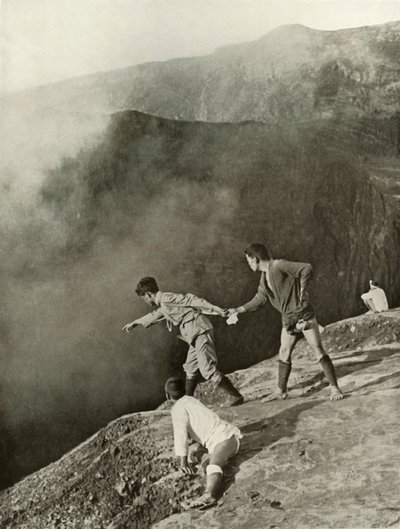 A Kráterek szélén, Aso-San, 1910. alkotó: Herbert Ponting