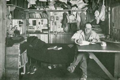 Scott kapitány írja a naplóját alkotó: Herbert Ponting