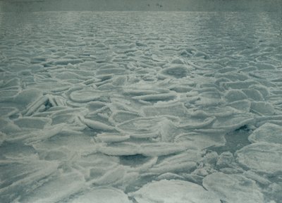 Nehéz csomag, amelyben a hajót feltartották, 1912, 1913. alkotó: Herbert Ponting
