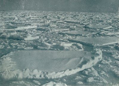 Nehéz csomag, amelyben a hajót feltartották, 1912, 1913 alkotó: Herbert Ponting