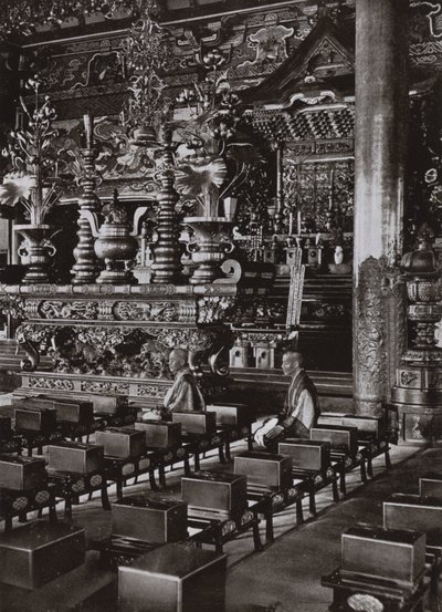 Egy buddhista templom belseje (f/w fotó) alkotó: Herbert Ponting