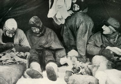 A Sarki Párt tagjai a hálózsákba kerülve, 1911, 1913. alkotó: Herbert Ponting