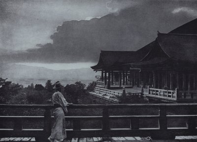 Holdfény Kiyomizu-derában (f/w fotó) alkotó: Herbert Ponting