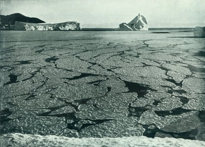 Palacsintajég formálódik pelyhekké Cape Evans mellett, c19101913, 1913. alkotó: Herbert Ponting