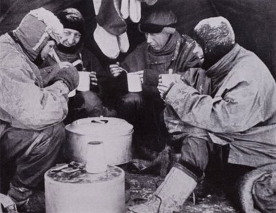 "Aznap este karácsonyi vacsorát fogyasztottak" (f/w fotó) alkotó: Herbert Ponting