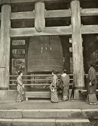 A nagy harang a Chio-In templomban, 1910. alkotó: Herbert Ponting