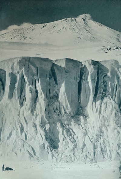 Az Erebus-hegy sáncai, 1911, 1913 alkotó: Herbert Ponting