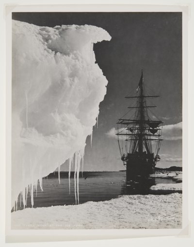 A Terra Nova a jéglábnál (bromid minta) alkotó: Herbert Ponting