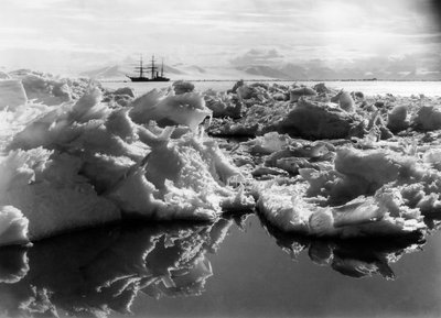 A Terra Nova McMurdo Soundban, Antarktiszon, 1911 alkotó: Herbert Ponting