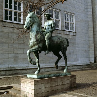 A lovas, 1908 (bronz) alkotó: Hermann Hahn