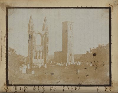 St. Regulus Tower és a St. Andrews keleti kapuja északnyugat felől. alkotó: Hill and Adamson
