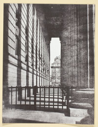 A Madeleine templom oszlopcsarnoka alkotó: Hippolyte Bayard