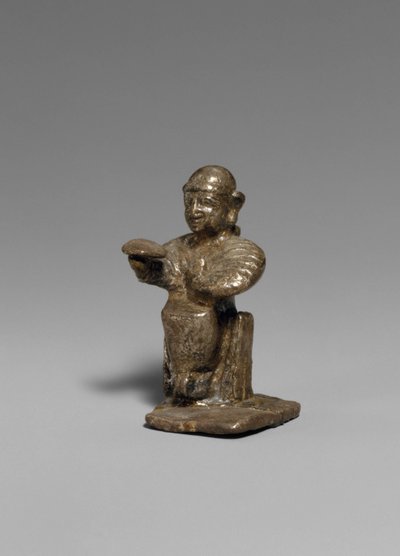 Ülő nő, ie 1300 körül (ezüst) alkotó: Hittite