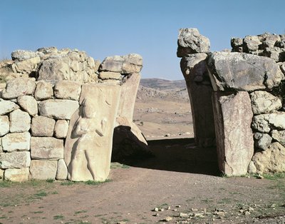 A király kapuja Hattusas falai közül alkotó: Hittite
